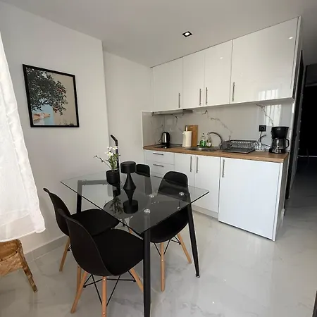 Enzo Seaside Maisonette & Pool Διαμέρισμα