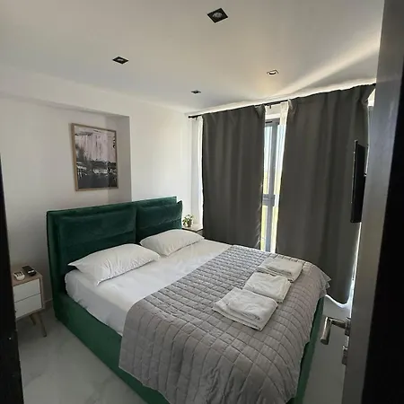 Διαμέρισμα Enzo Seaside Maisonette & Pool *