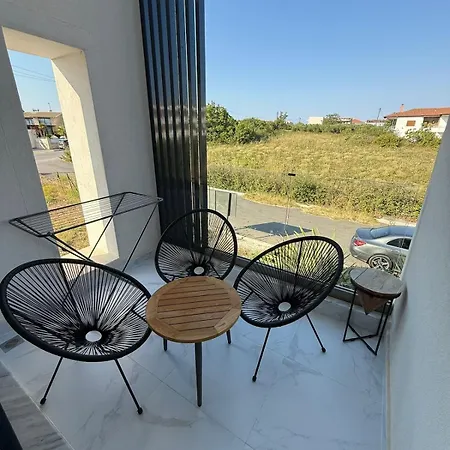Διαμέρισμα Enzo Seaside Maisonette & Pool