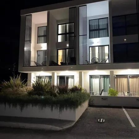 Διαμέρισμα Enzo Seaside Maisonette & Pool