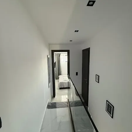 Διαμέρισμα Enzo Seaside Maisonette & Pool *